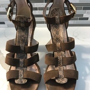 Gorgeous suede & lizard high heeled sandals